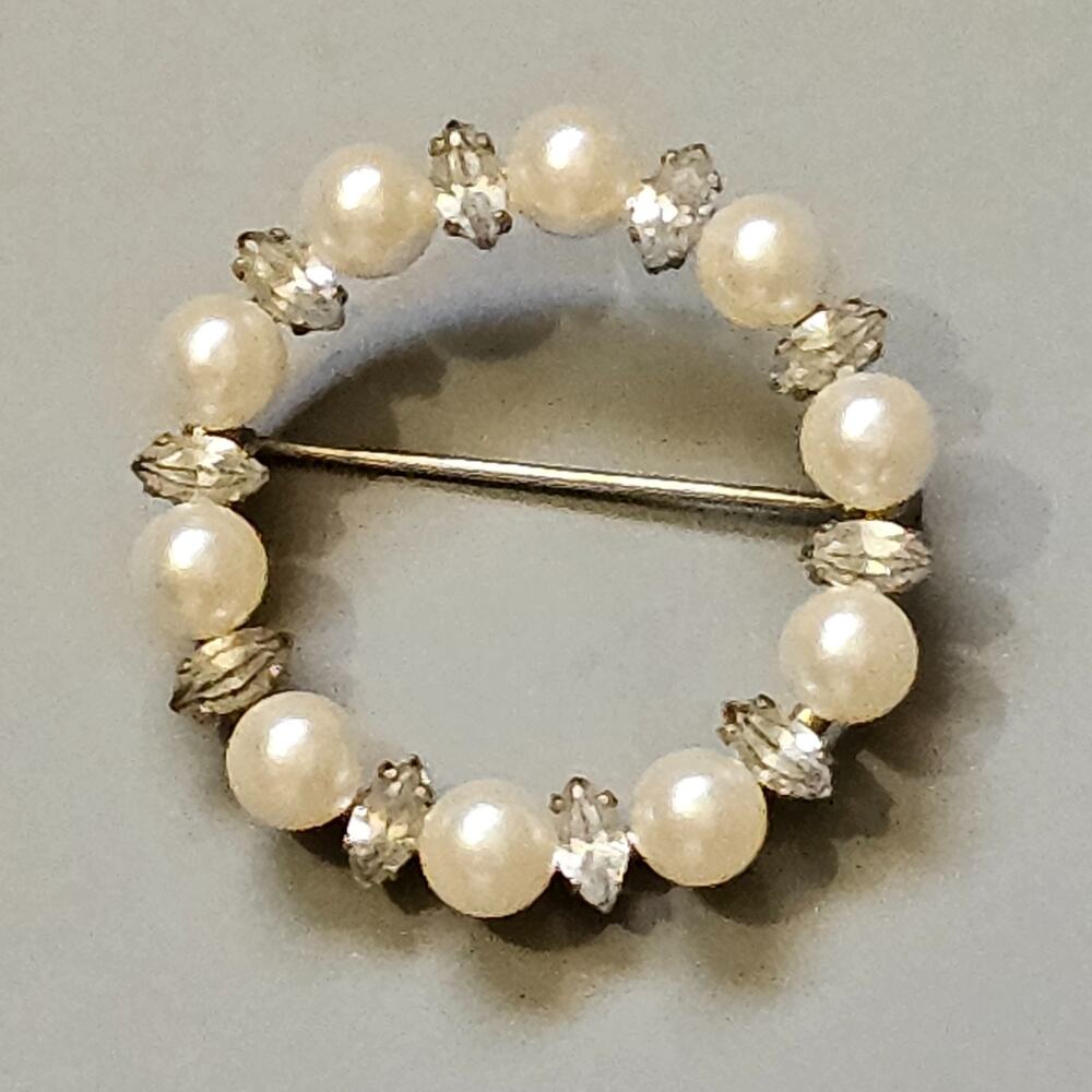 Circle Brooch Pin Faux Pearls & Marquis Rhinestones Goldtone MCM Classic Vintage